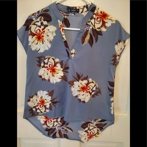 SHEIN- Beautiful, RARE silver floral hi-lo blouse. Silver grey. Women size S.